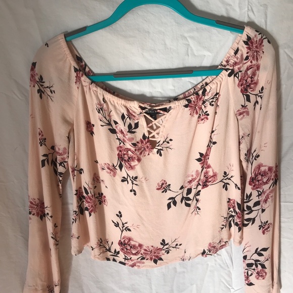 Pacsun floral off- the- shoulder cropped top - Picture 1 of 2